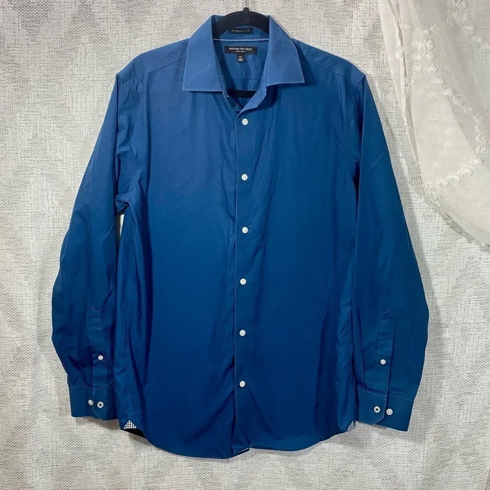 Banana Republic non-iron Camden fit blue polka dot button up size M